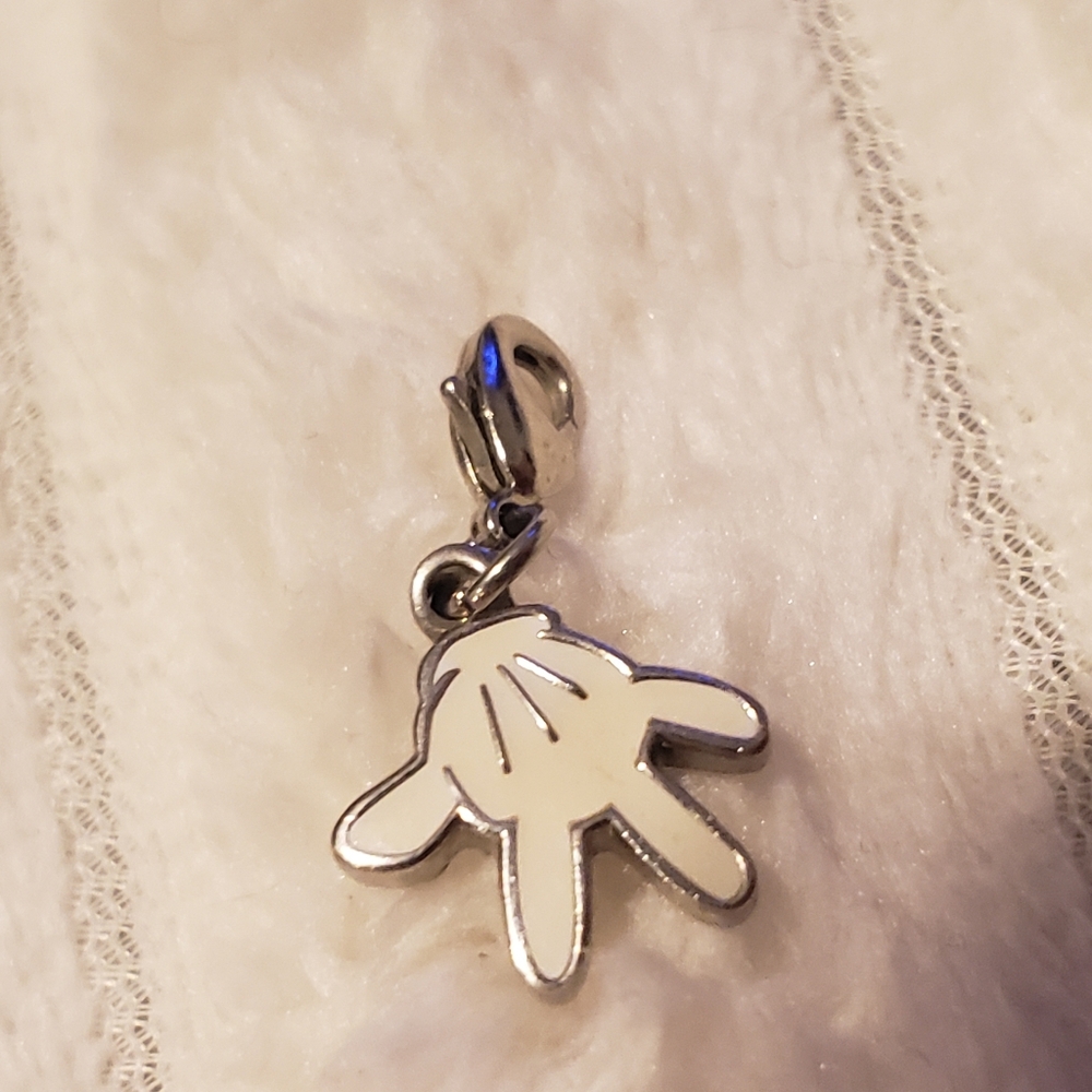 2/$39 Disney Genuine Mickey Mouse Iconic White glove charm Deadstock - Picture 2 of 6